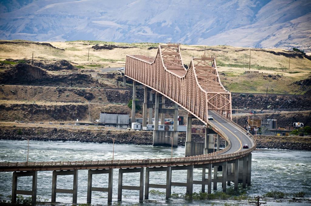 Celilo Inn Далз Екстериор снимка